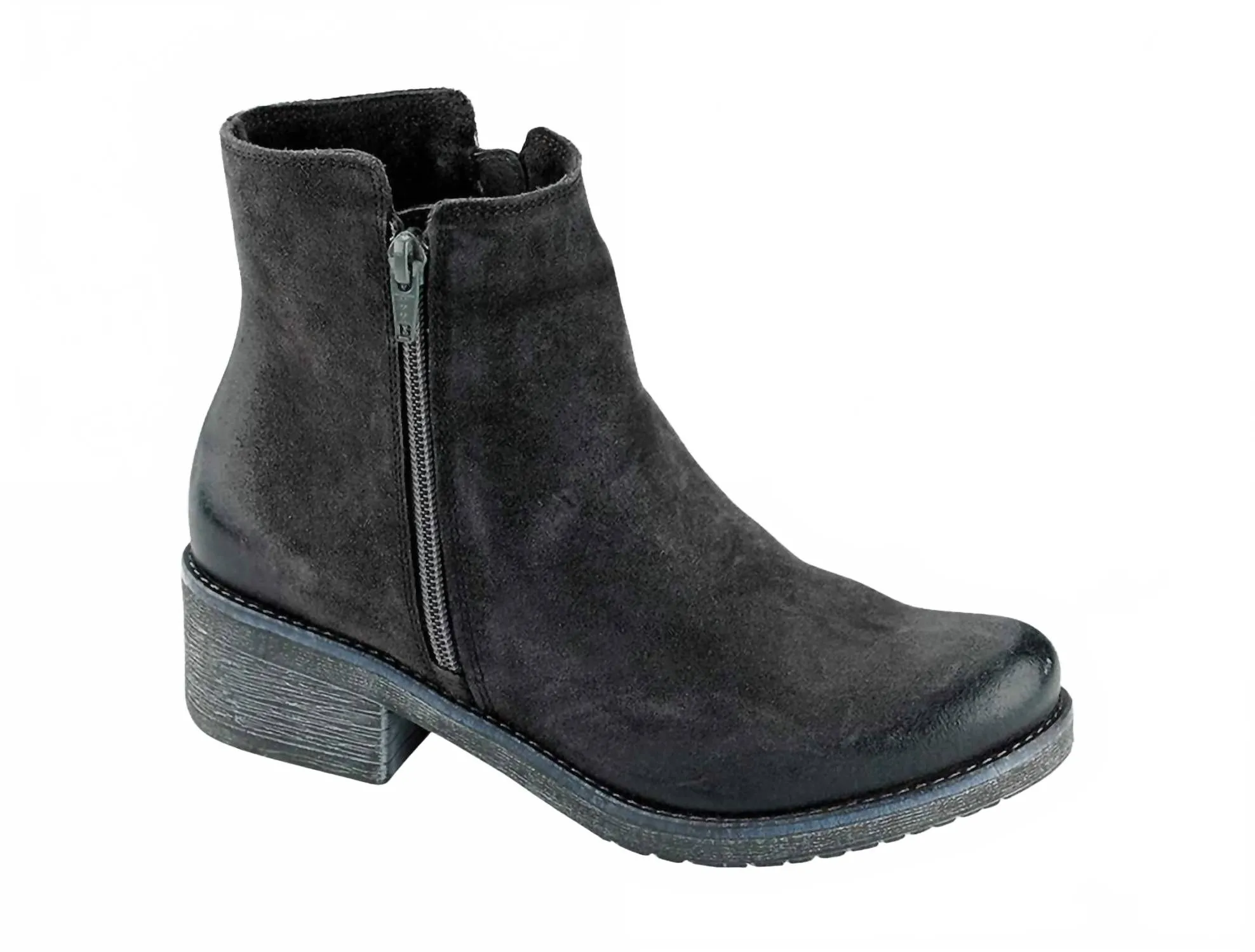 Women's Wander Oily Suede Boots In Midnight Hydrophobic coating Warm Touch