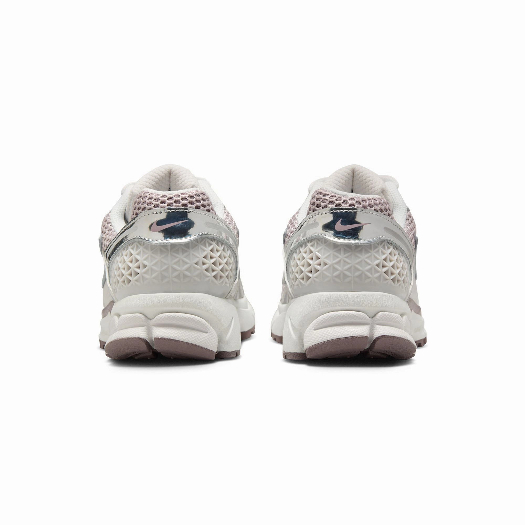 casual appearance Nike Womens Zoom Vomero 5 Shoes