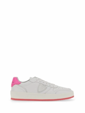 White Sneakers With Contrasting Pink Accents PullTabs