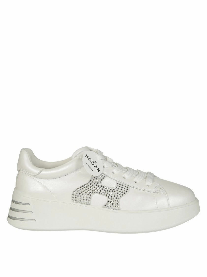 White Sneakers With Distinctive Logo contoured insole shoes Curved Heel Design
