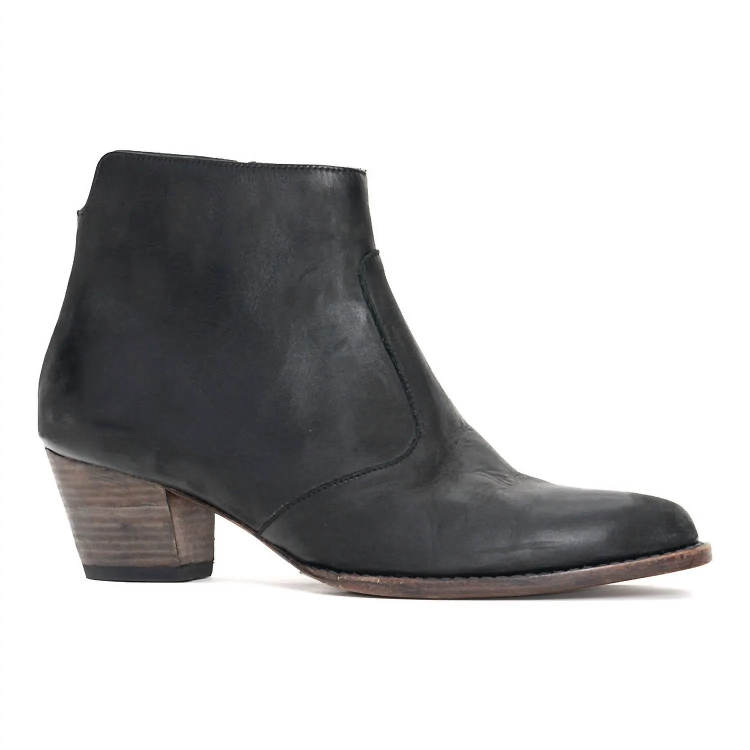 Mud Resistant Stylish Explorer Jane Boot In Black Leather