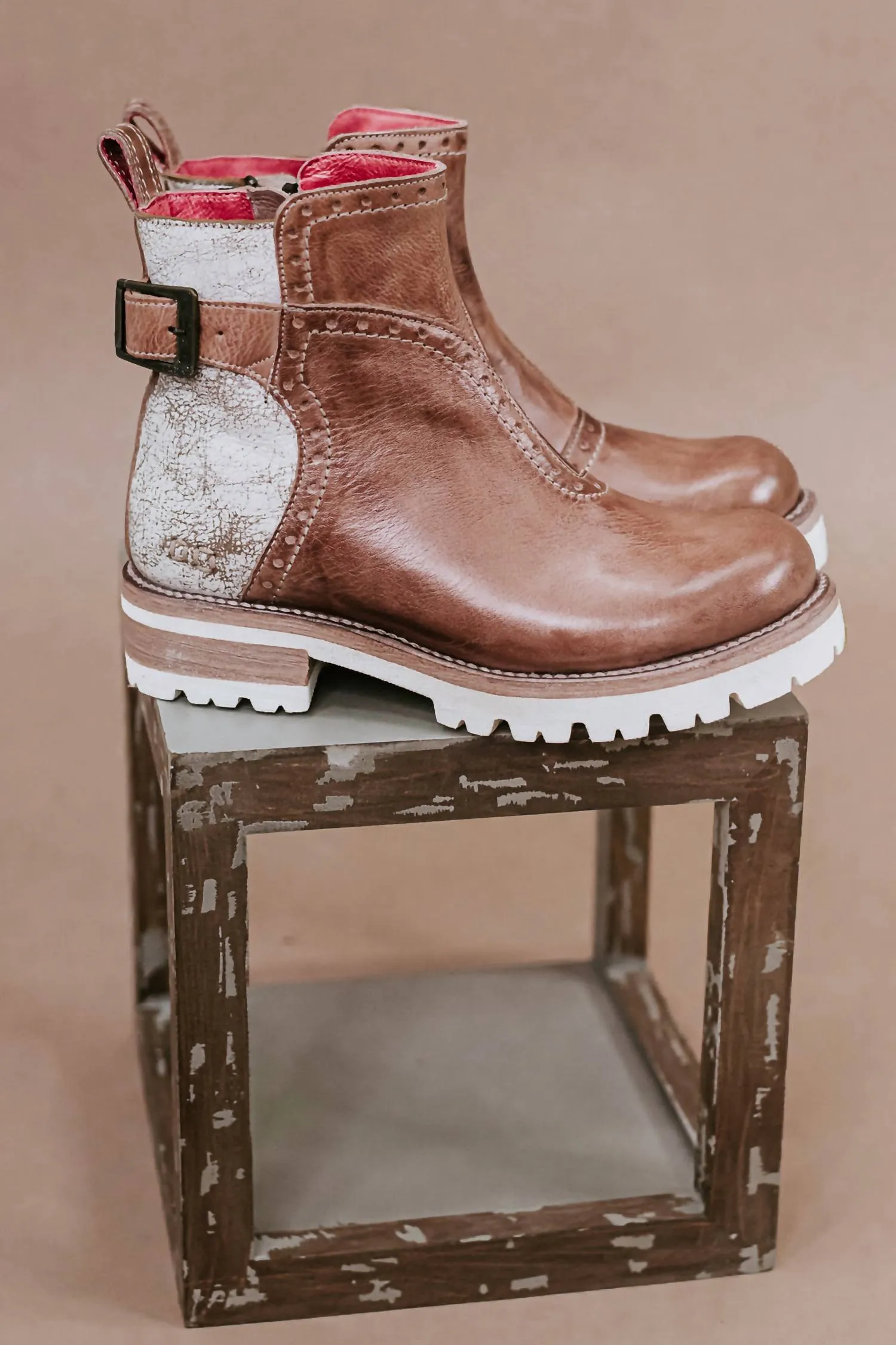 Stretchable Material Insulated Fit Women Brianna Ankle Boot In Tan Rustic Nectar Lux