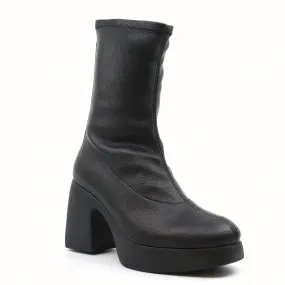 Women Camelus Stretch Boot In Black Tread Pattern