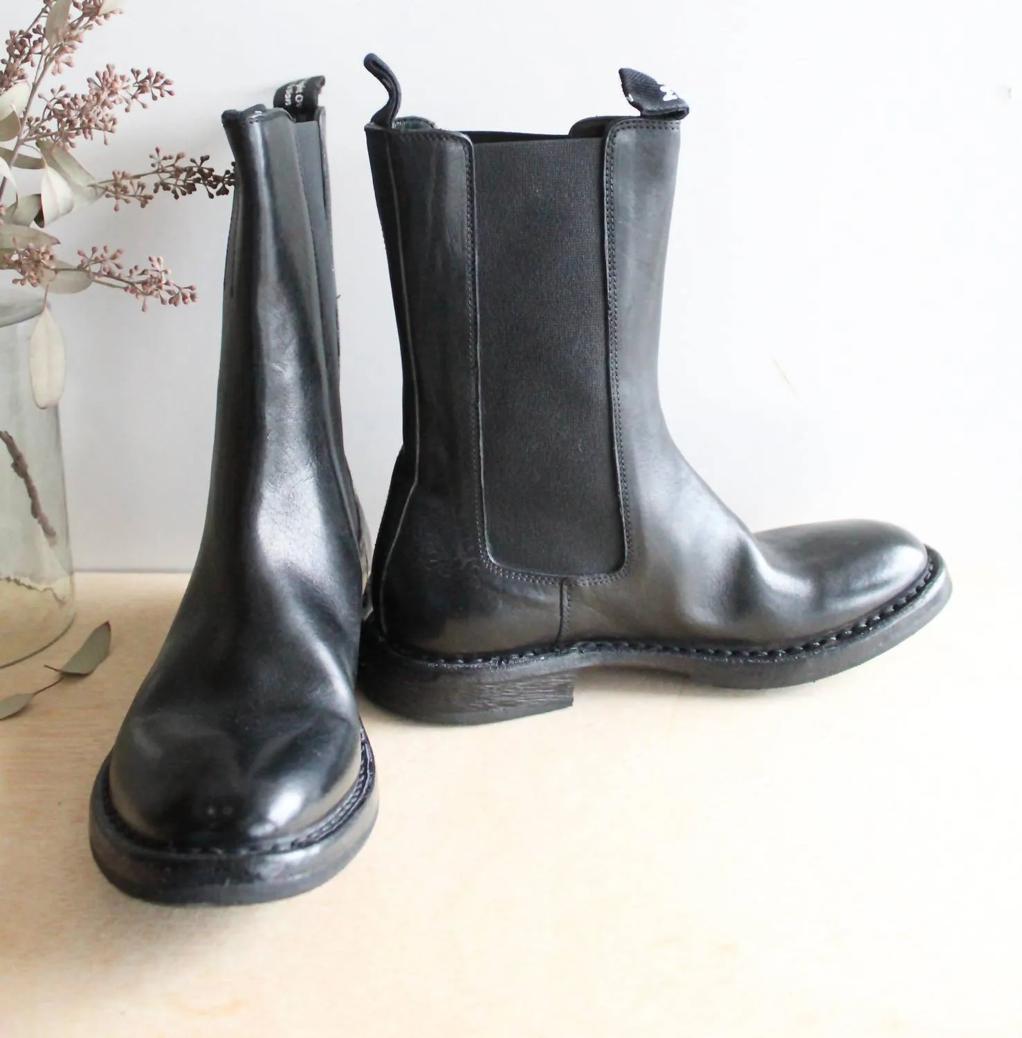 Anti-static Women Kurni Chelsea Boot In Black