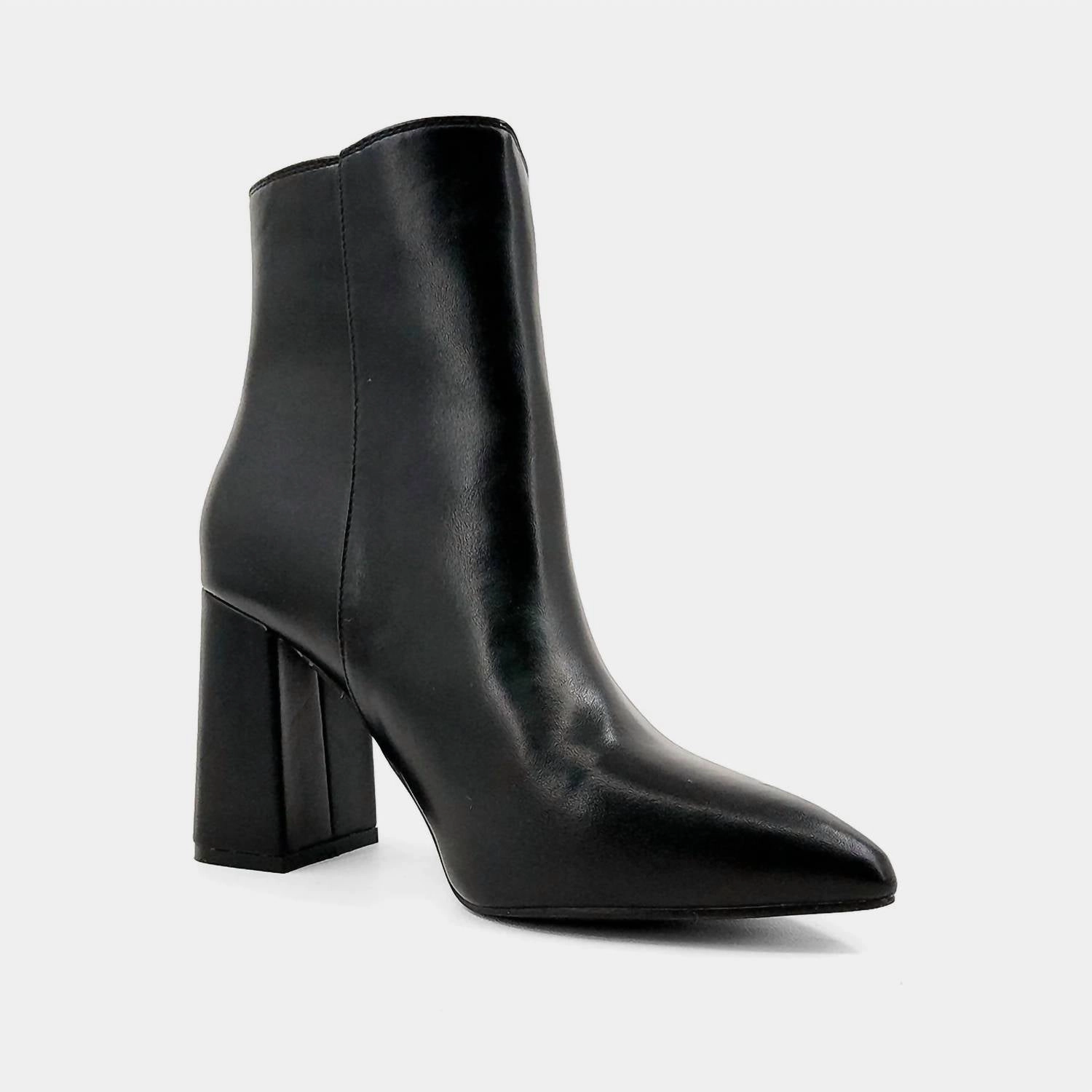 Women's Wren Booties In Black Dry Guard
