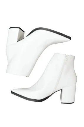 Women's Amari Ankle Boots In White Milan Shine Hydrophobic coating