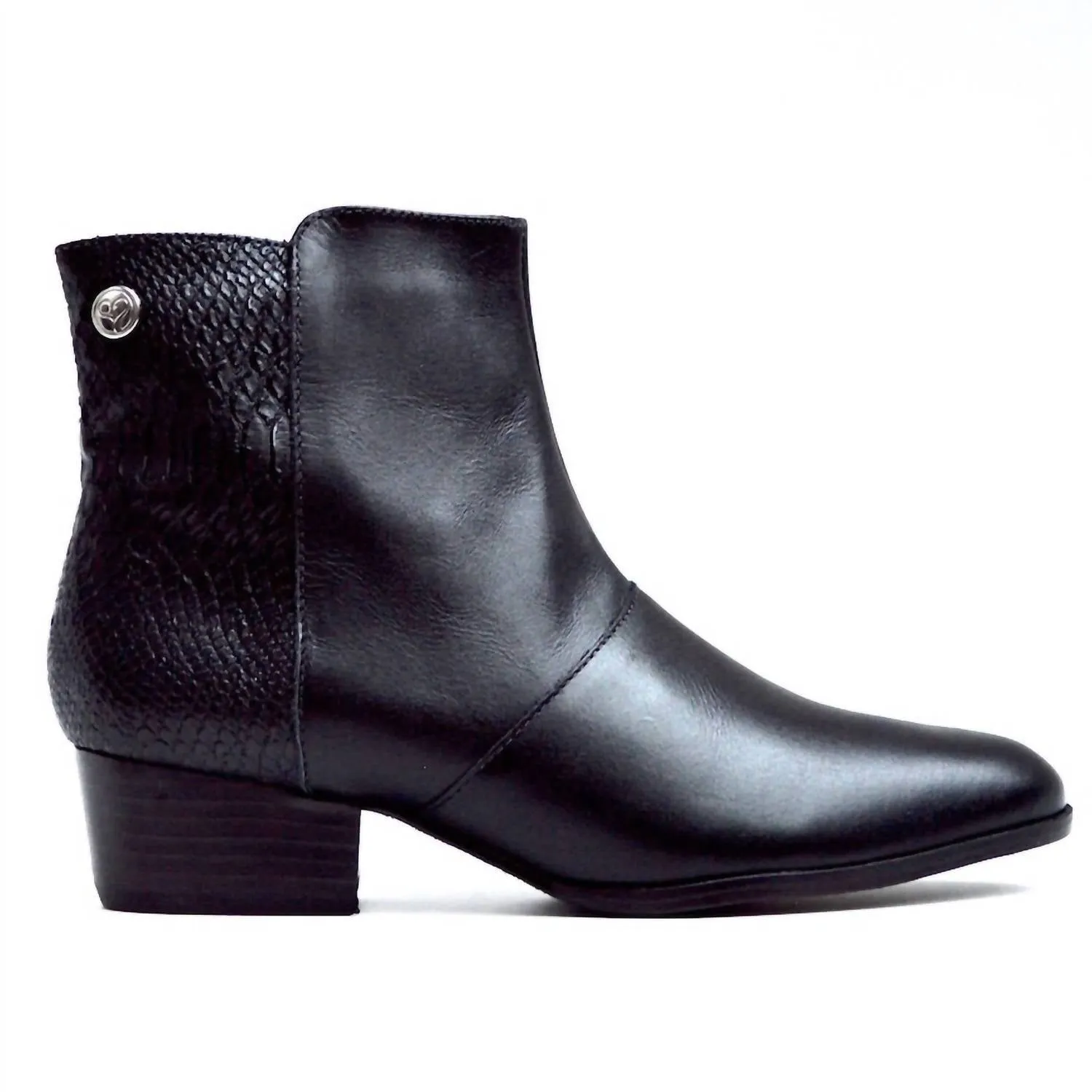 Women's Amuse Ankle Boot In Black Leather Traction Lug Pattern Energy Return Midsole
