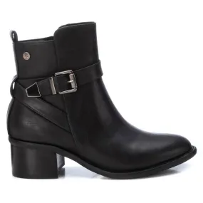 Women's Ankle Boots In Black Snowy Environment