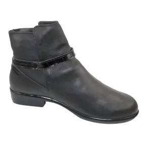 outdoor chill Women's Briza Ankle Boot In Black Leather/ Croc