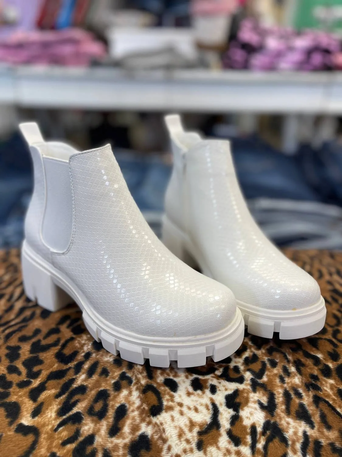 Women's Camden Classic Bootie In White Trek Ready Urban Utility