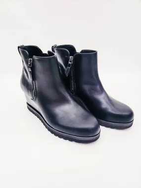 Smooth Soles Wind Resistant Women's Chandy Wedge Boot In Black