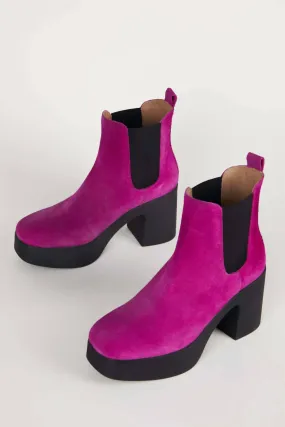 Women's Drue Suede Boots In Magenta Archaeologist Comfort footbed