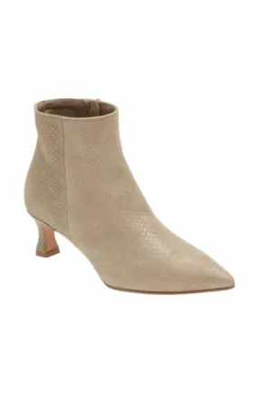 Women's Garvie Pointed Toe Leather Bootie In Beige Extreme Cold Fast Step