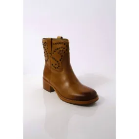 Minimal Design Insulated Cold Climate Women's Harmony Studded Ankle Boot In Biscuit