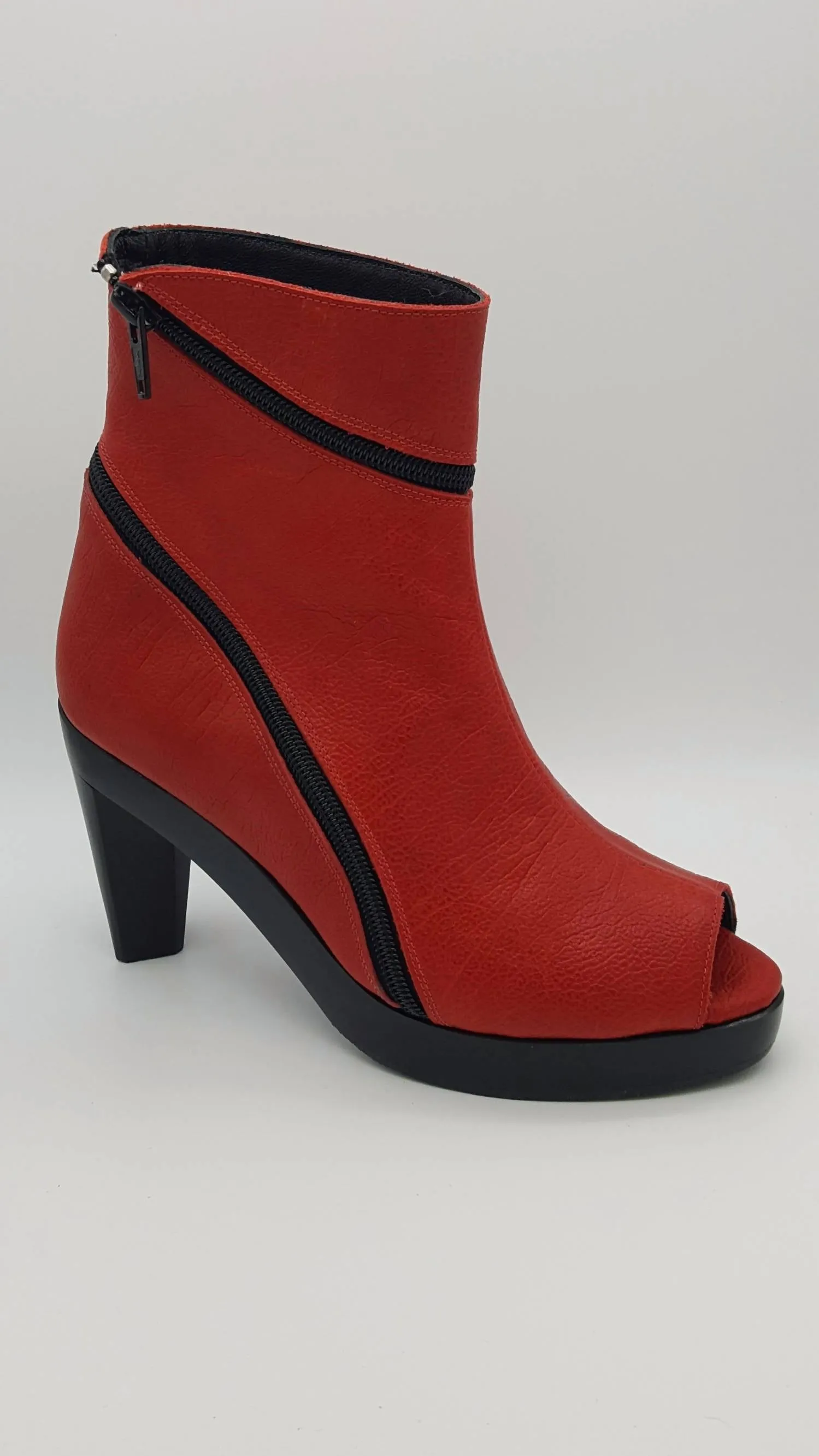 Fast Step Rugged Design Women's Jade Bootie In Red Zito