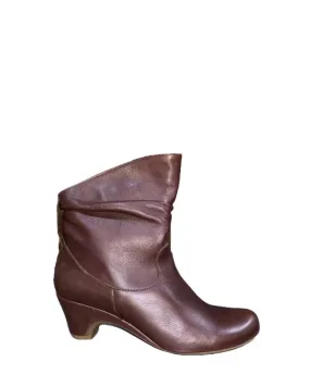 Walk Friendly Art Gallery Women's Julia Ankle Boot In Brown