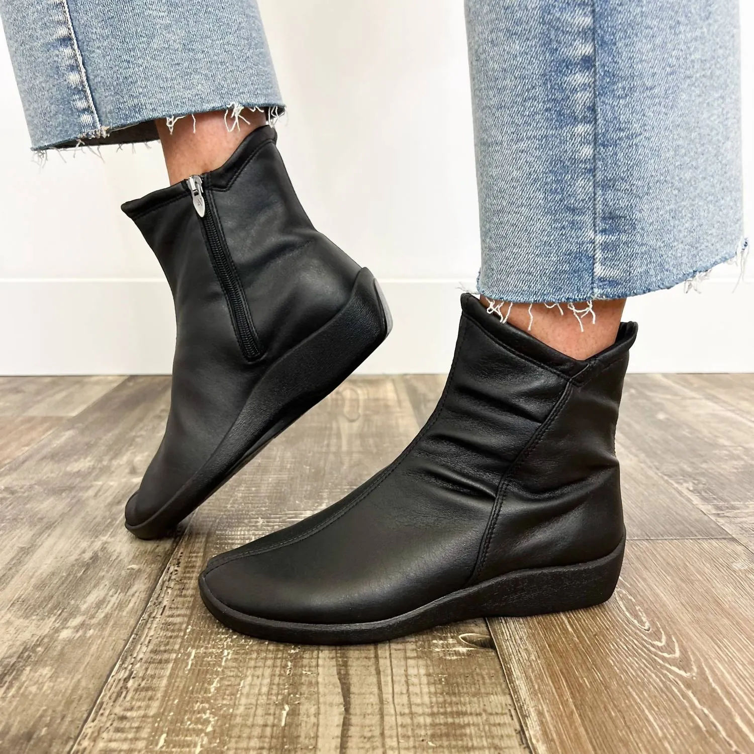 Low Profile Adventure Journey Cowgirl Vibe Women's L19 Bootie In Black