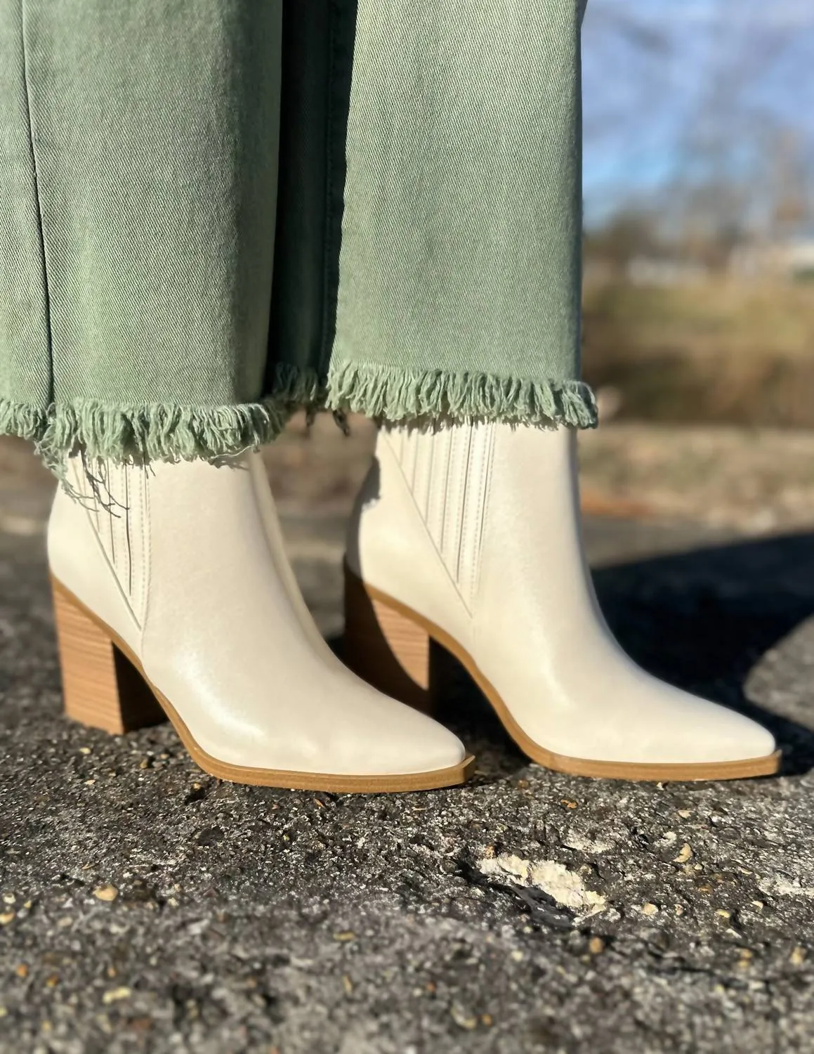 Comfort arch Women's Last One Standing Booties In Off White