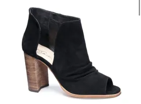 Women's Loyalty Peep Toe Bootie In Black Stretchable Trail Mode