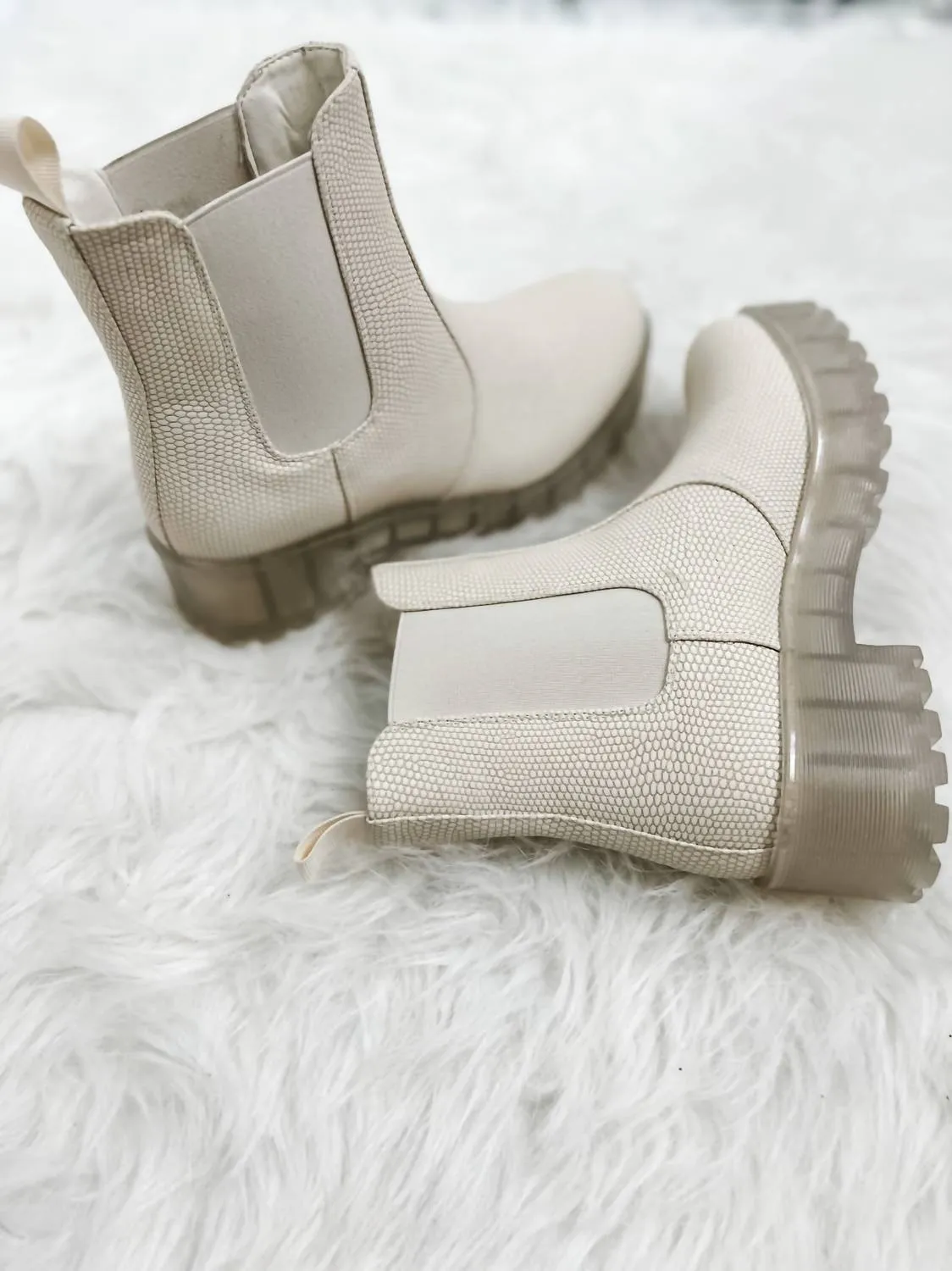 Narrow Fit Rain Ready Women's Margo Lizard Bootie In Natural