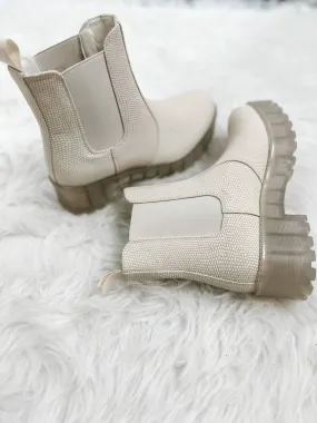 Narrow Fit Rain Ready Women's Margo Lizard Bootie In Natural