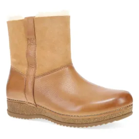 Women's Mckenzie Waxy Milled In Tan Comfort Fit