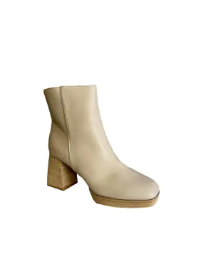 Padded Interior Rough Terrain Secure Grip Women's Shakira Boots In Cream