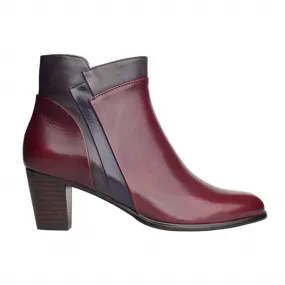 Women's Sonia 137 Glove Leather Bootie In Sangria/mel/muddy Nightclub