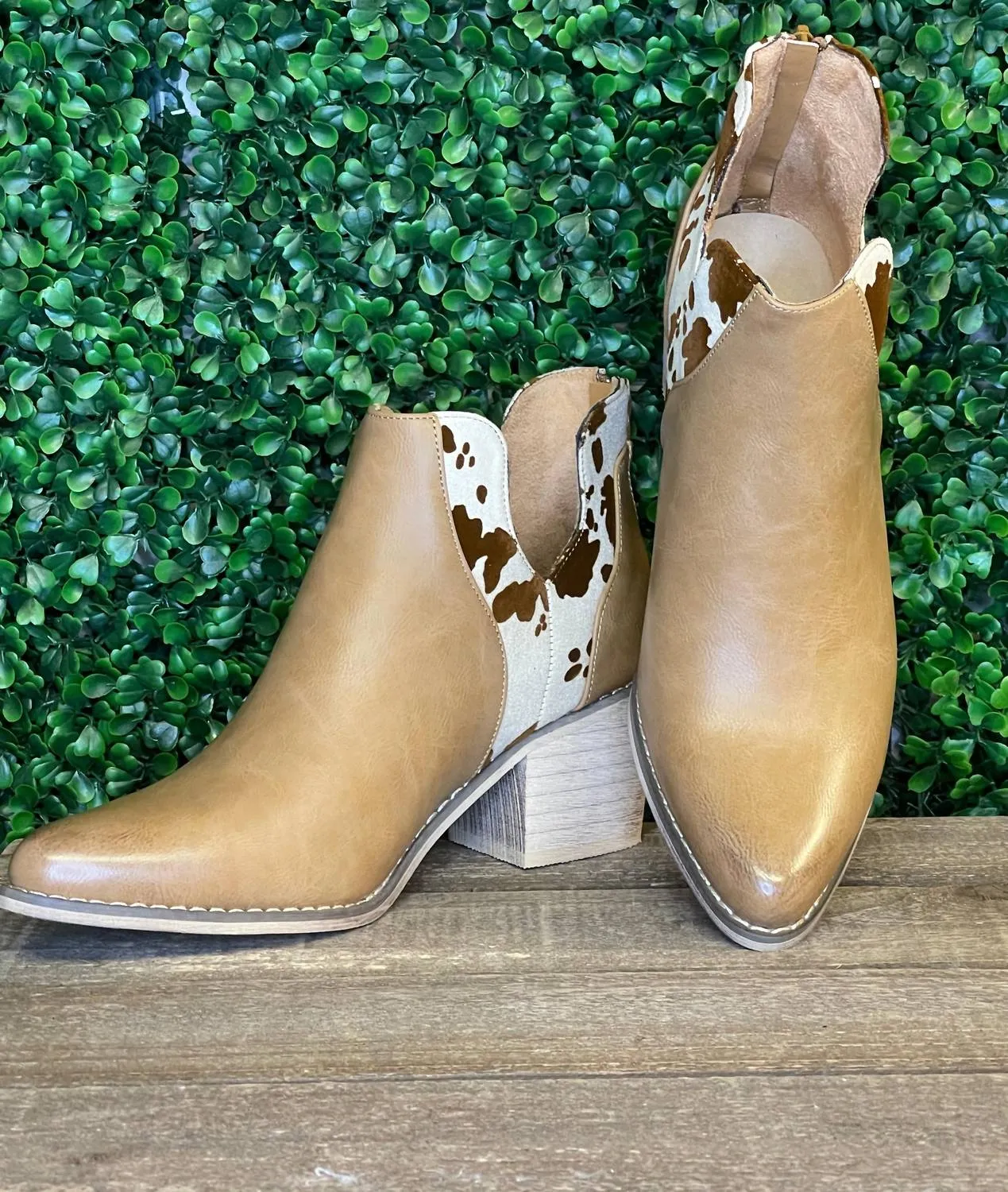 Slip Resistant Outsole Women's Westin Bootie In Cow/beige Combo