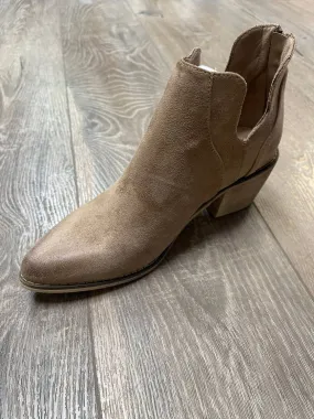 Walking Women's Westin Bootie In Taupe