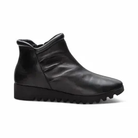 Tokyo Mode Mud Resistant Work Commute Women's Zoey Slip-On Boot In Black Leather
